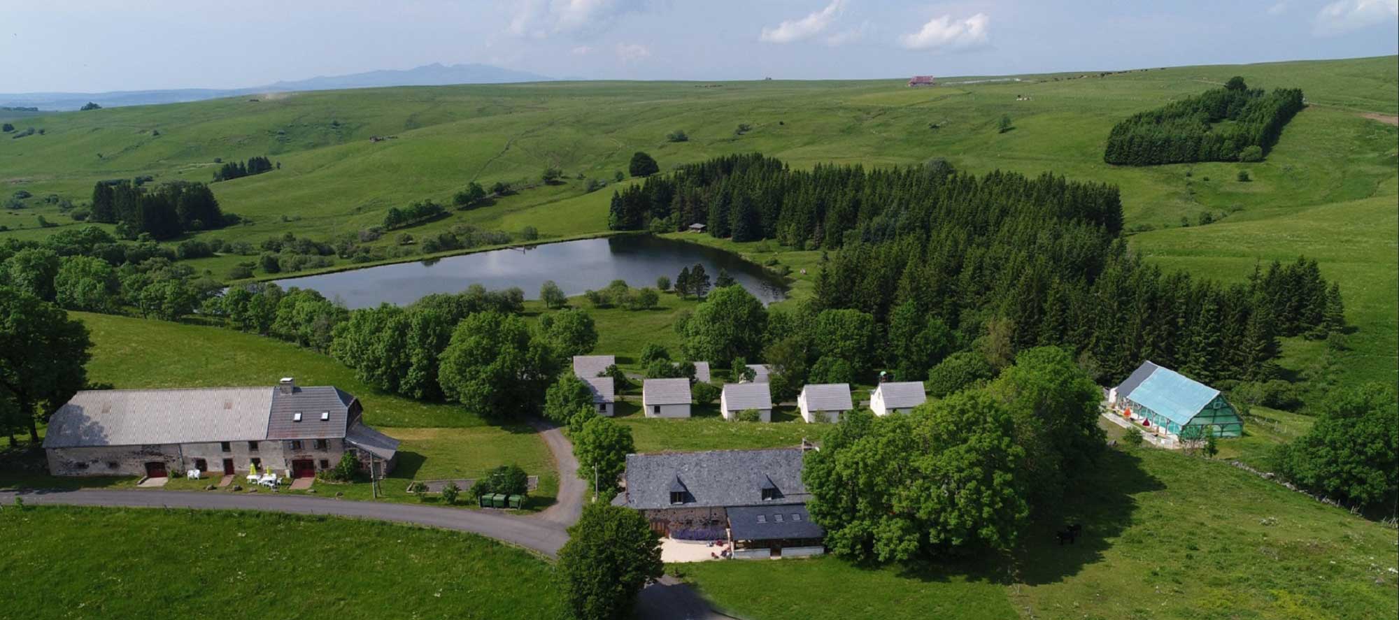 gites et village vacances lac des estives dans le cantal